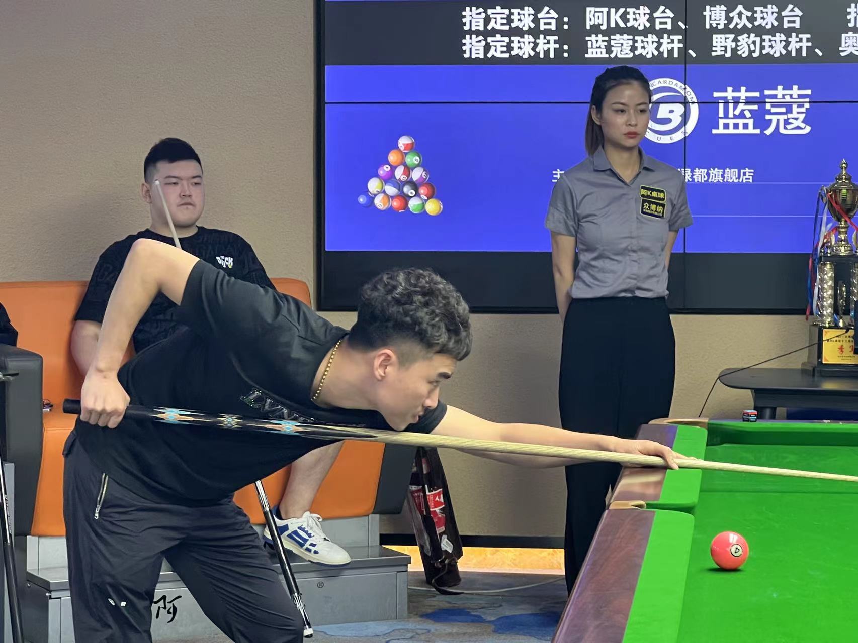 在进攻端多 在进攻端多